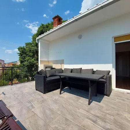 Viktor Apartment