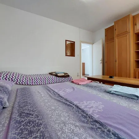 Viktor Apartment