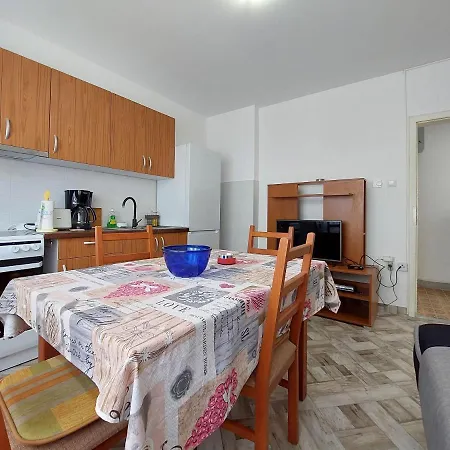 Viktor Apartment